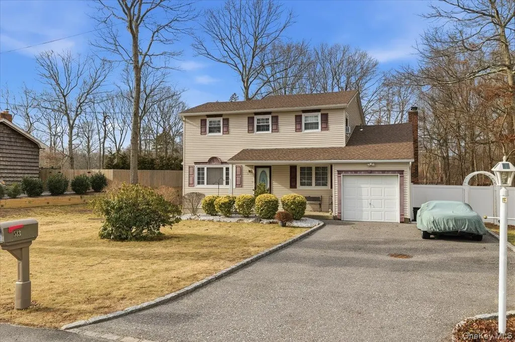 513 Starlight Drive Shirley NY 11967