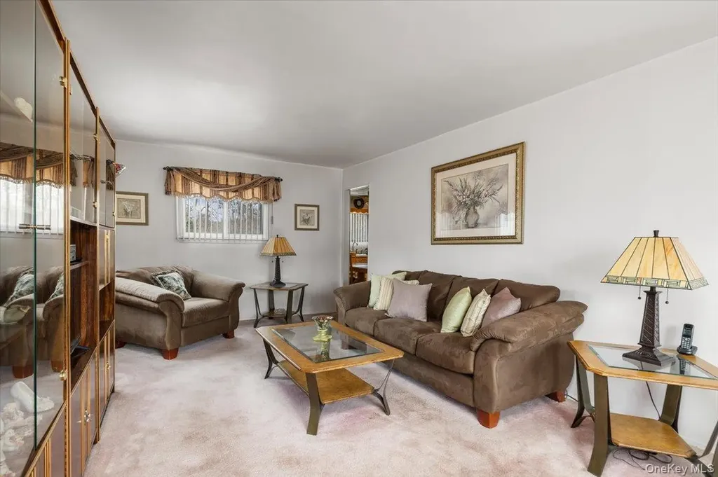 513 Starlight Drive Shirley NY 11967