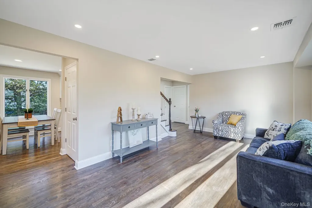212 Babylon Turnpike Merrick NY 11566