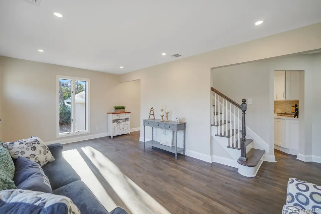 212 Babylon Turnpike Merrick NY 11566