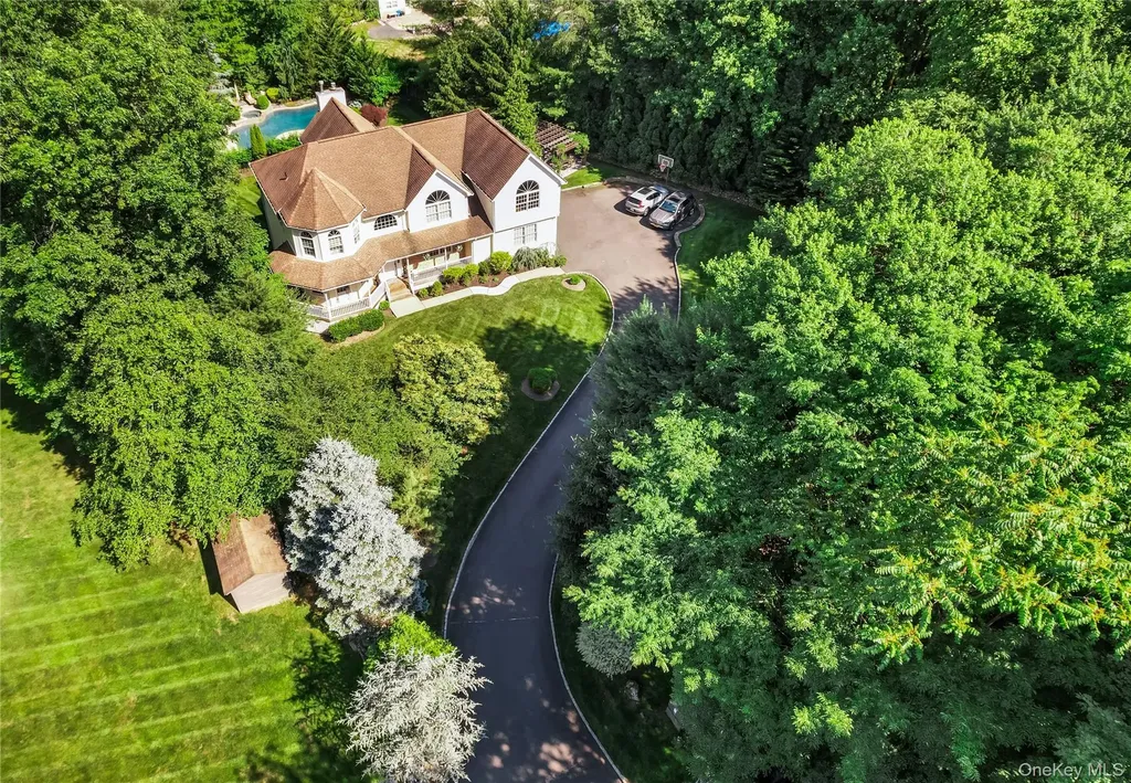 9 Ronwood Road Chestnut Ridge NY 10977