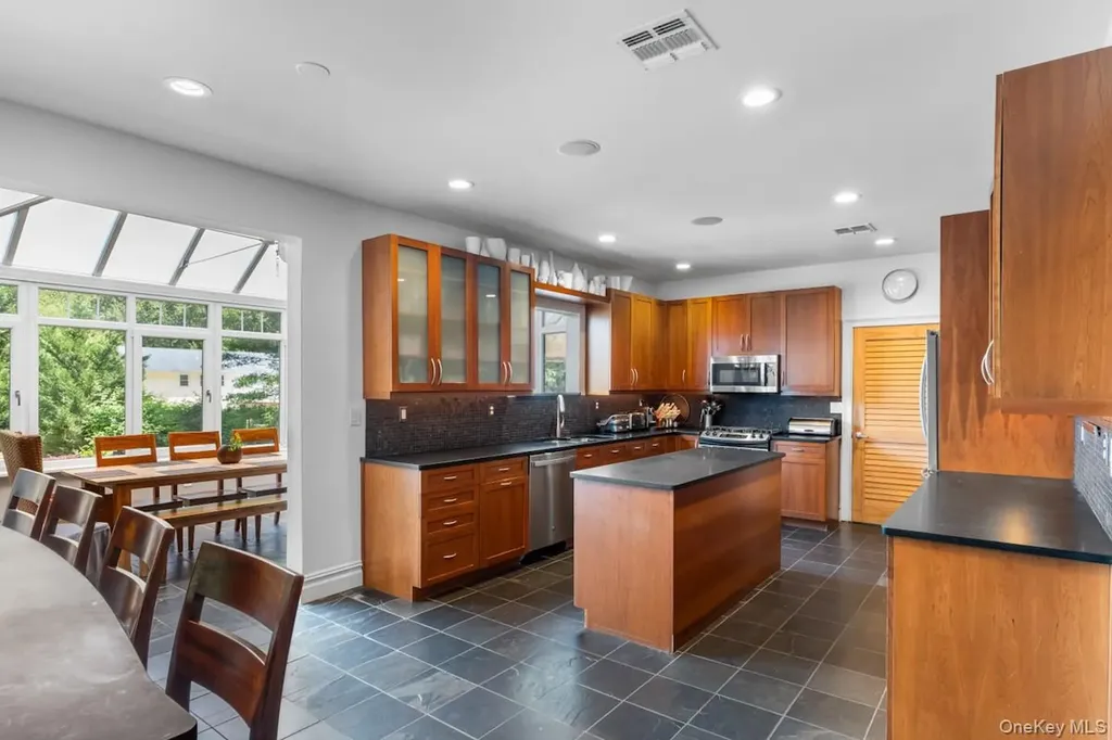 9 Ronwood Road Chestnut Ridge NY 10977