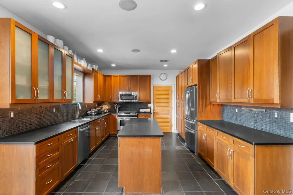 9 Ronwood Road Chestnut Ridge NY 10977