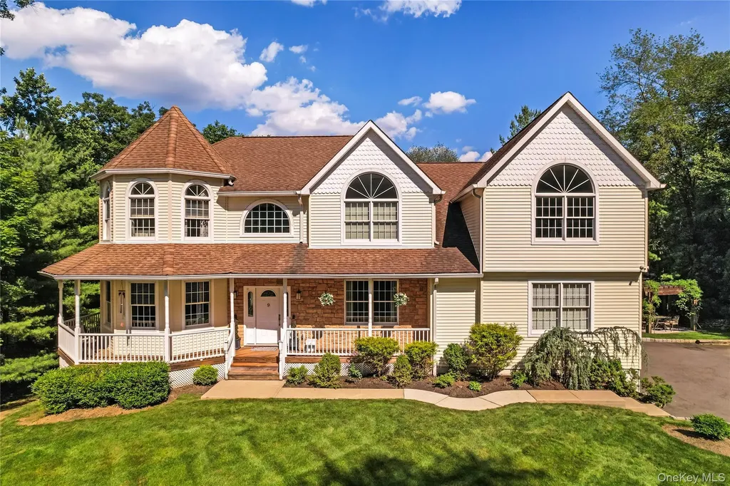 9 Ronwood Road Chestnut Ridge NY 10977