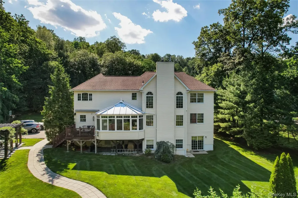 9 Ronwood Road Chestnut Ridge NY 10977
