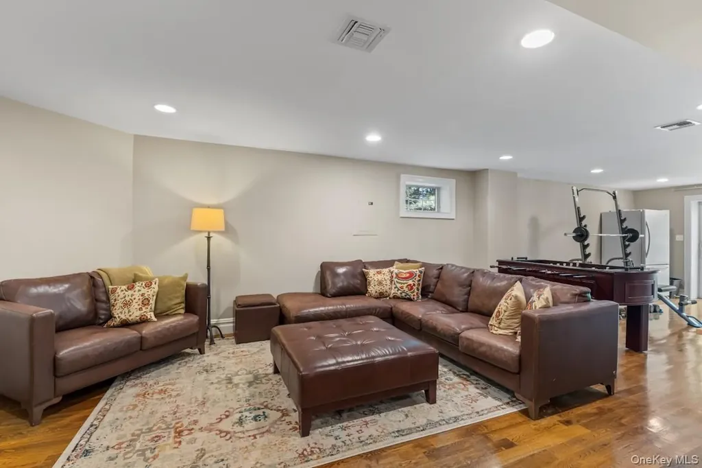 9 Ronwood Road Chestnut Ridge NY 10977