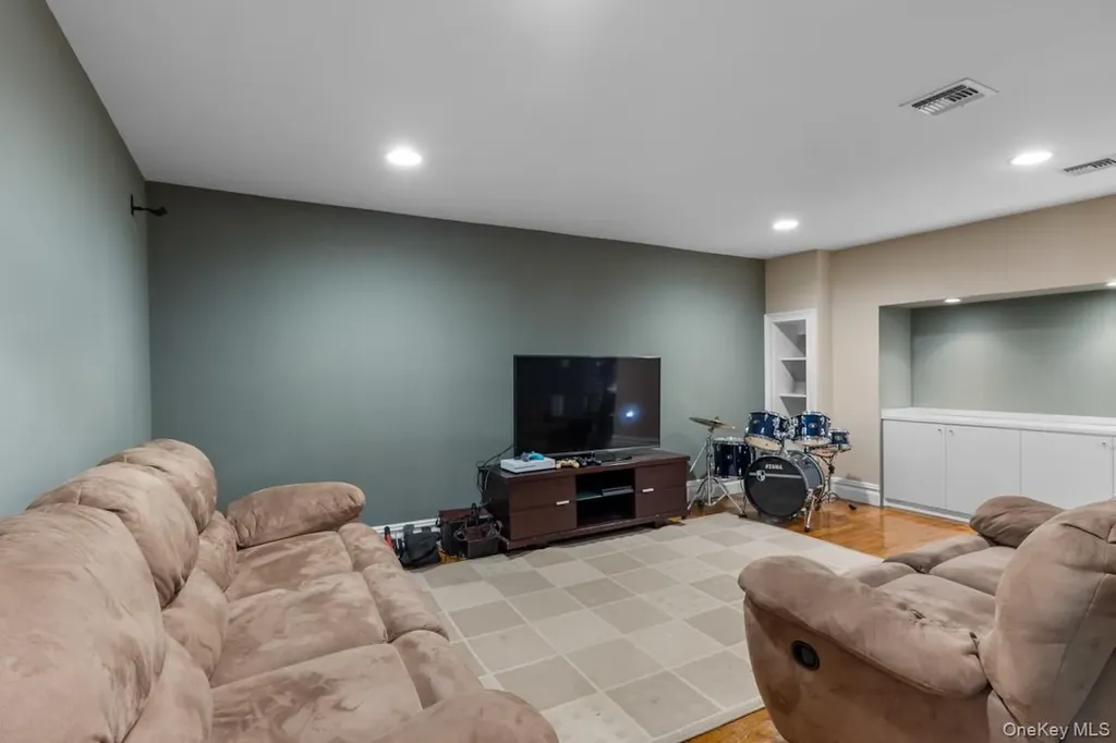9 Ronwood Road Chestnut Ridge NY 10977