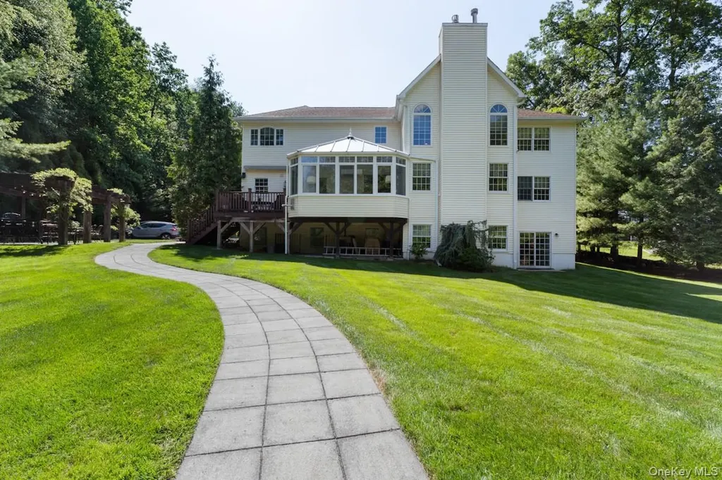 9 Ronwood Road Chestnut Ridge NY 10977