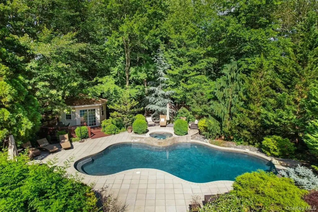9 Ronwood Road Chestnut Ridge NY 10977