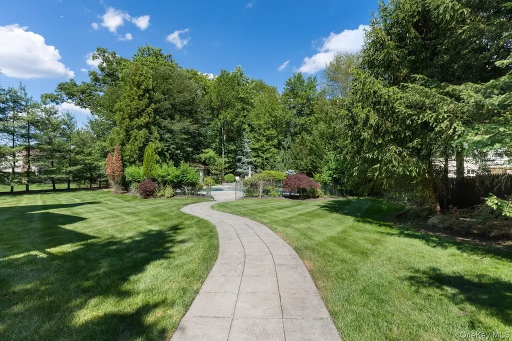 9 Ronwood Road Chestnut Ridge NY 10977