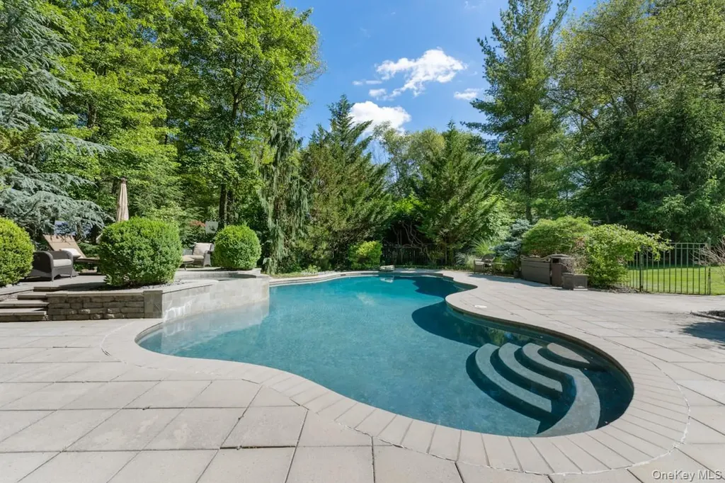 9 Ronwood Road Chestnut Ridge NY 10977