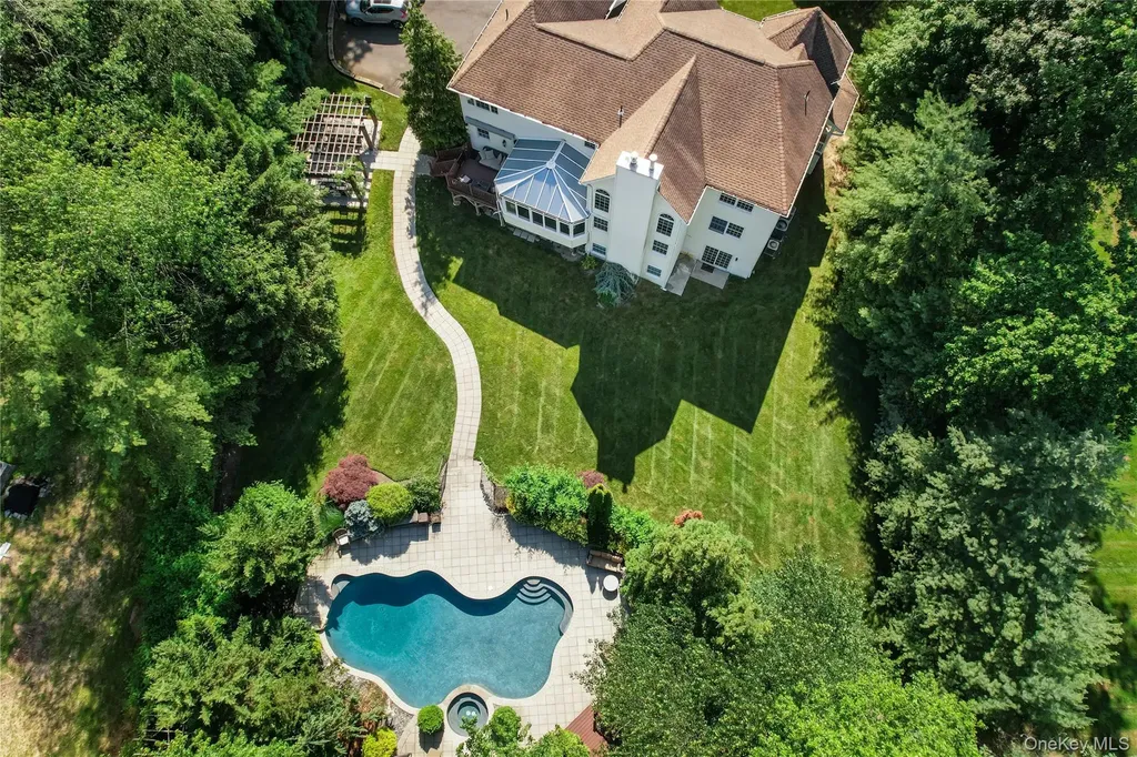 9 Ronwood Road Chestnut Ridge NY 10977