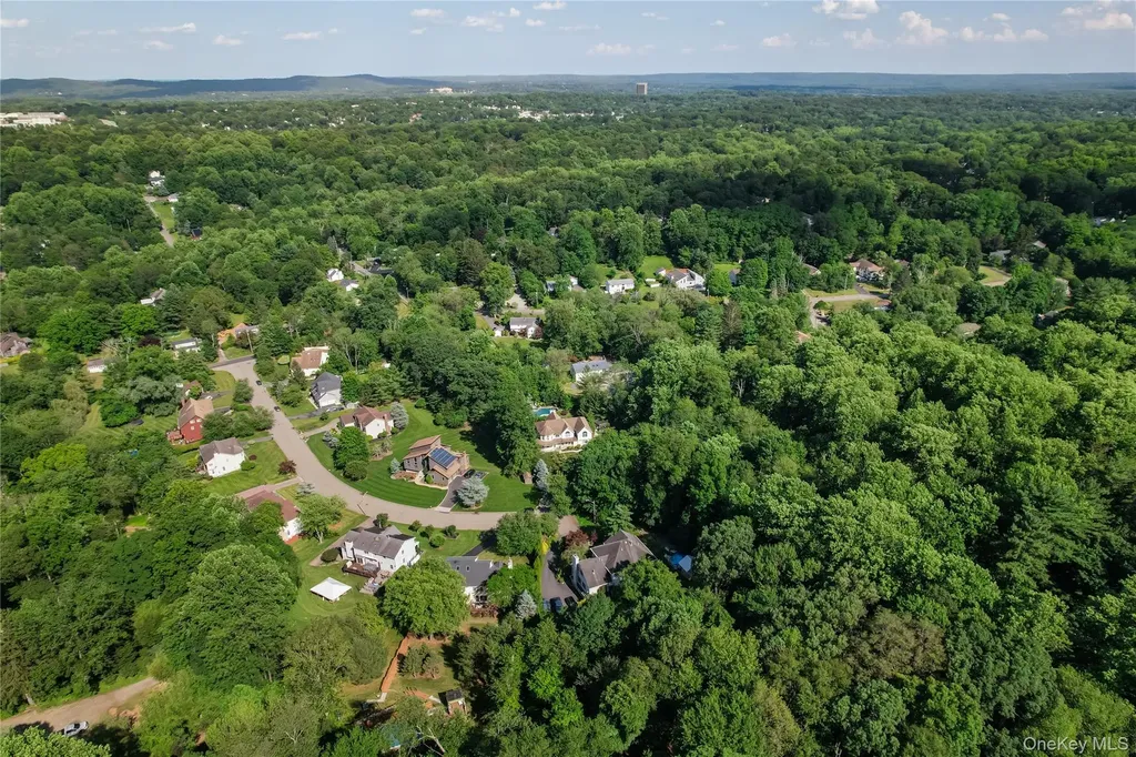 9 Ronwood Road Chestnut Ridge NY 10977