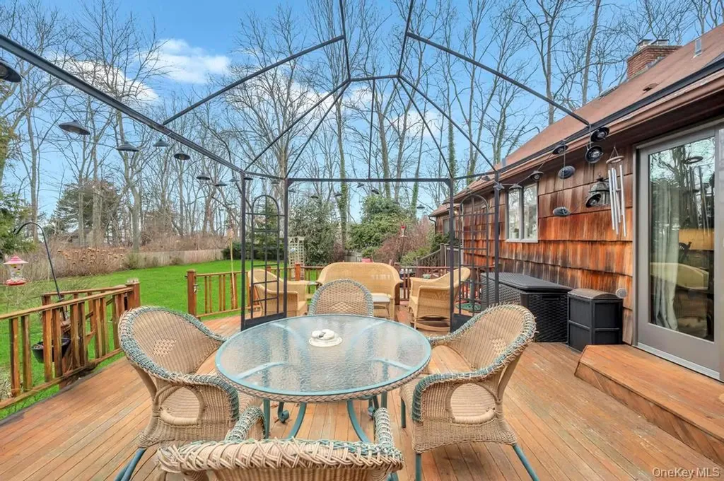 807 Union Avenue Riverhead NY 11901