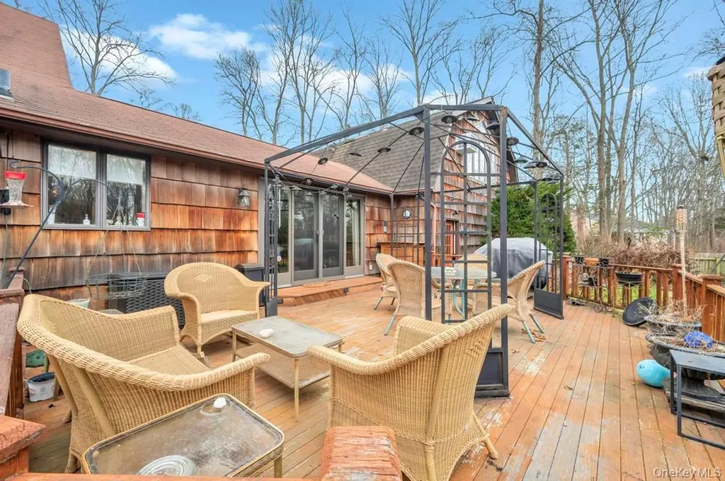 807 Union Avenue Riverhead NY 11901