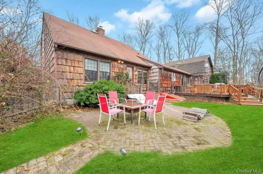 807 Union Avenue Riverhead NY 11901