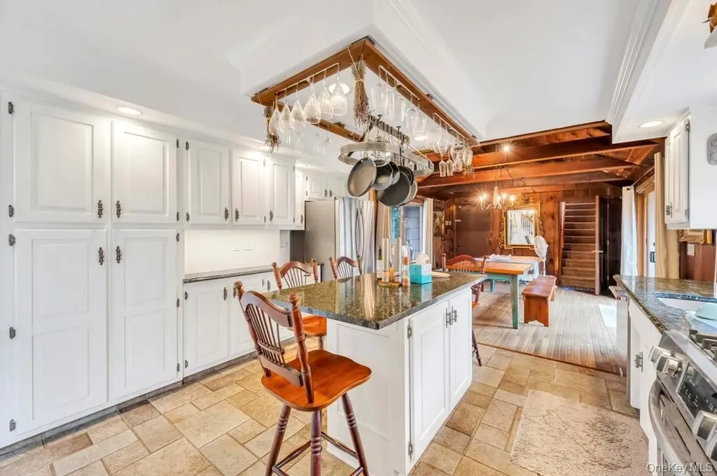 807 Union Avenue Riverhead NY 11901
