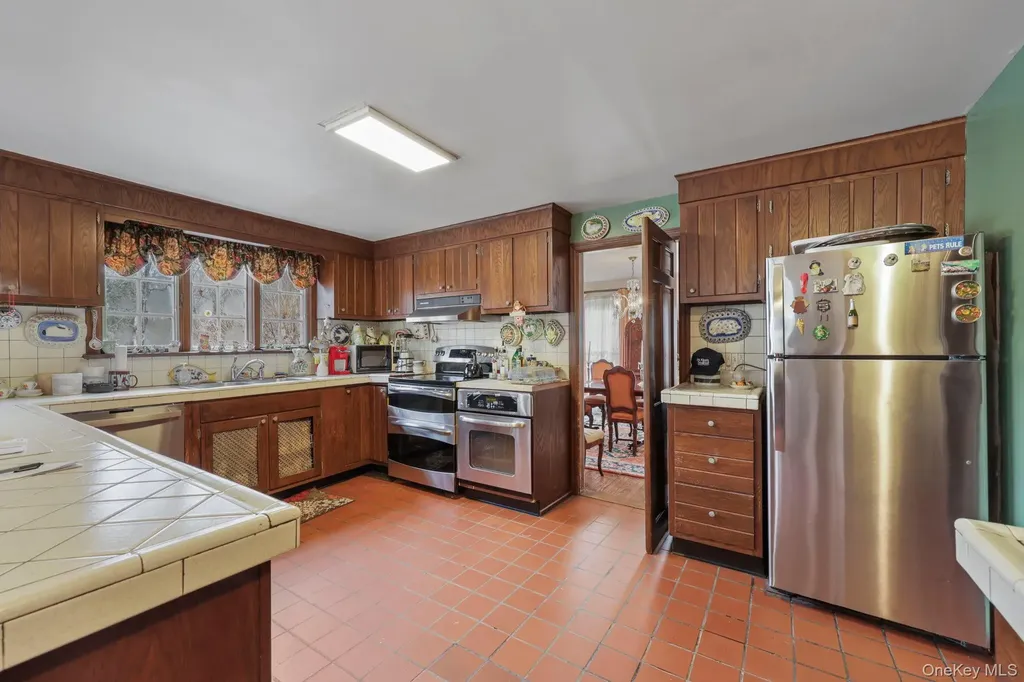 335 Roaring Brook Road Chappaqua NY 10514