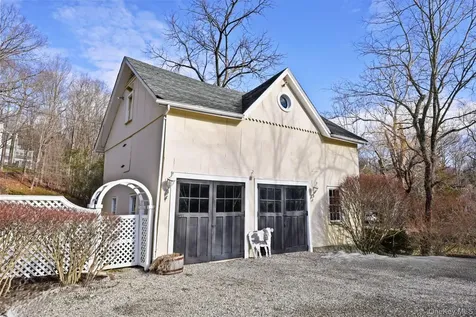335 Roaring Brook Road Chappaqua NY 10514