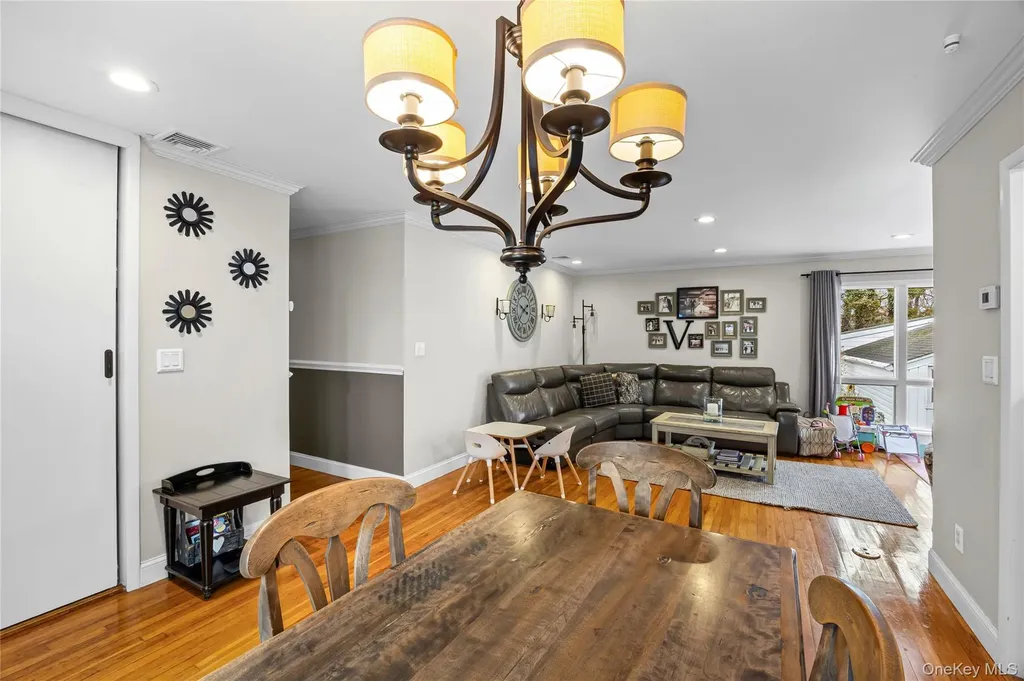 527 Spruce Lane East Meadow NY 11554