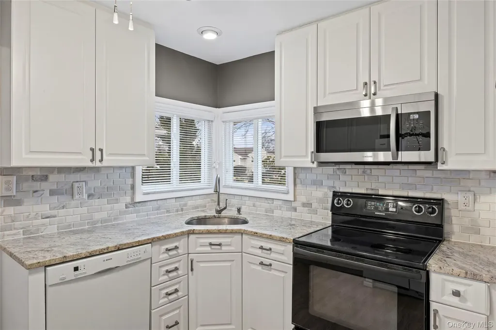 527 Spruce Lane East Meadow NY 11554