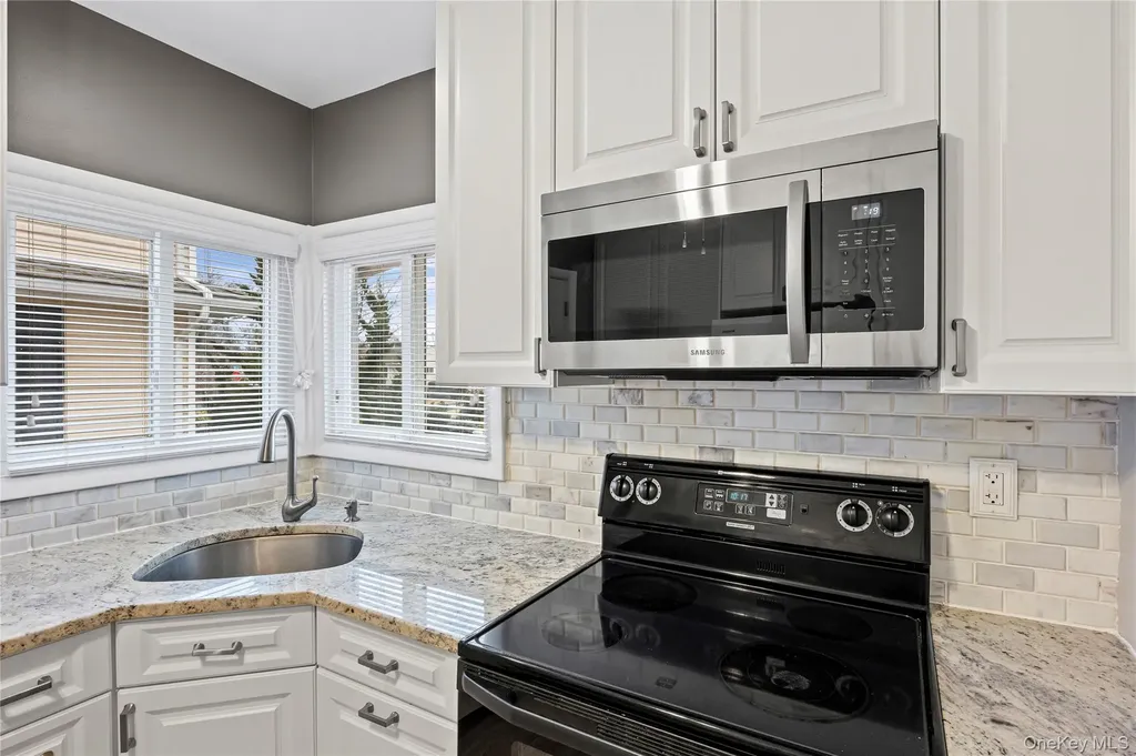 527 Spruce Lane East Meadow NY 11554