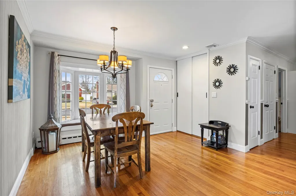 527 Spruce Lane East Meadow NY 11554