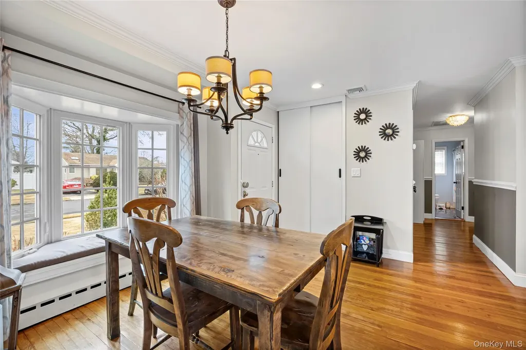 527 Spruce Lane East Meadow NY 11554