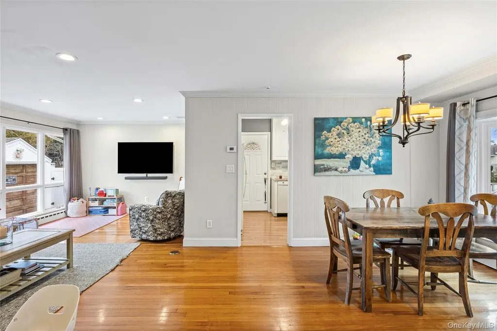527 Spruce Lane East Meadow NY 11554