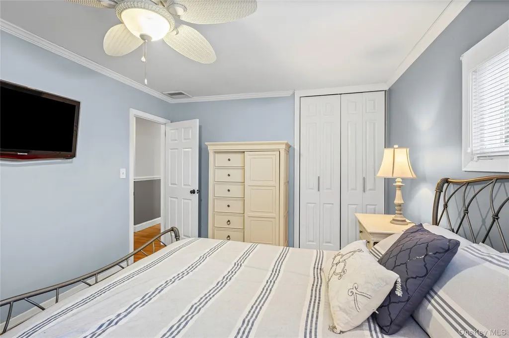 527 Spruce Lane East Meadow NY 11554