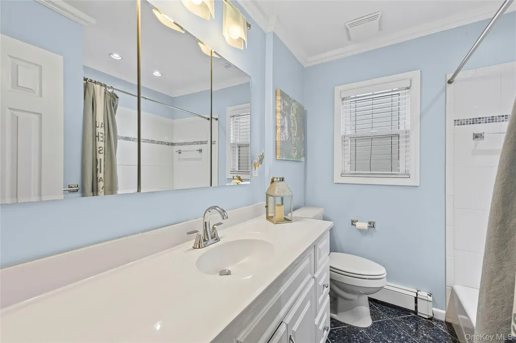 527 Spruce Lane East Meadow NY 11554