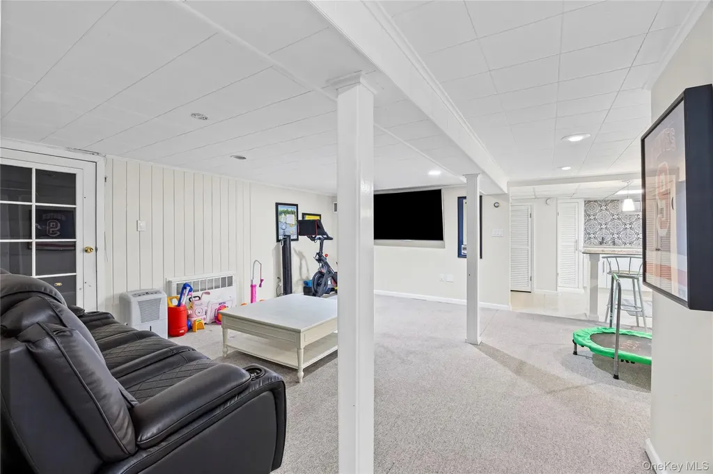 527 Spruce Lane East Meadow NY 11554
