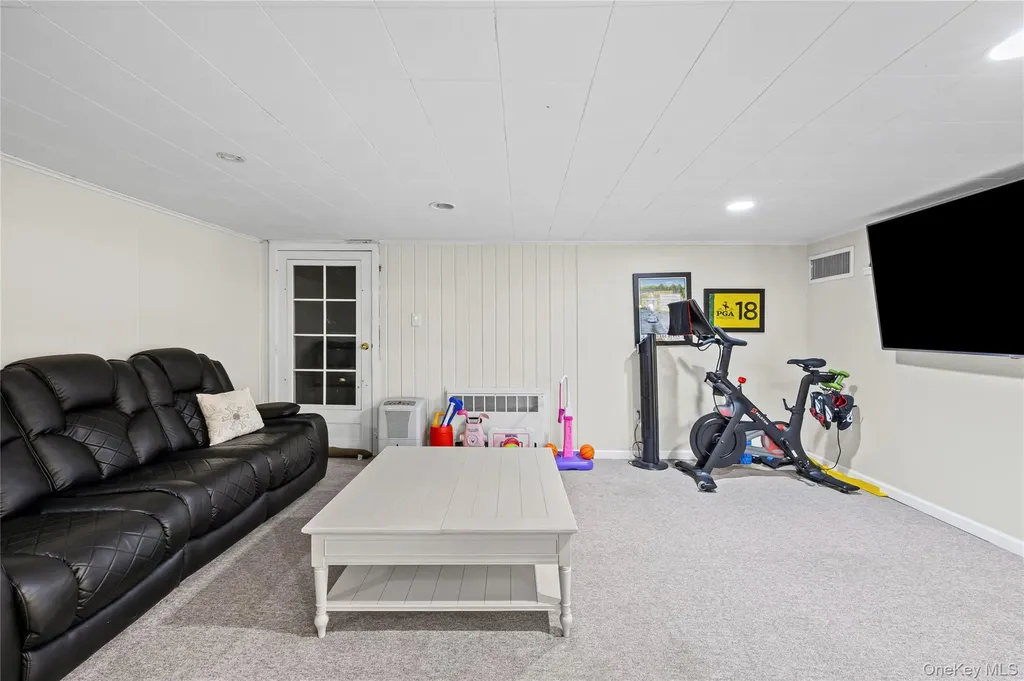 527 Spruce Lane East Meadow NY 11554