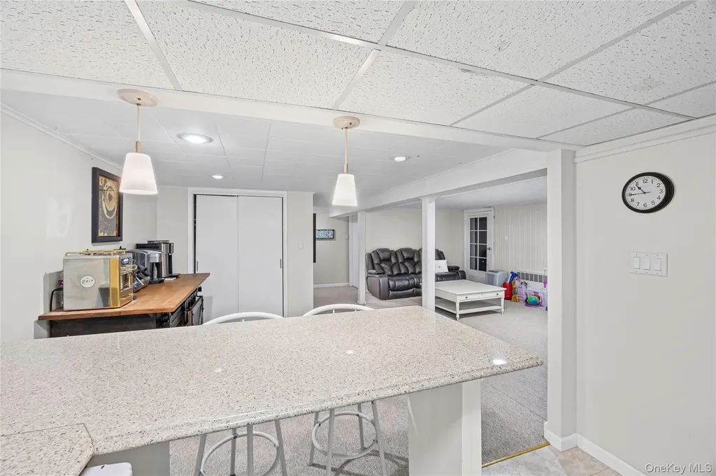 527 Spruce Lane East Meadow NY 11554