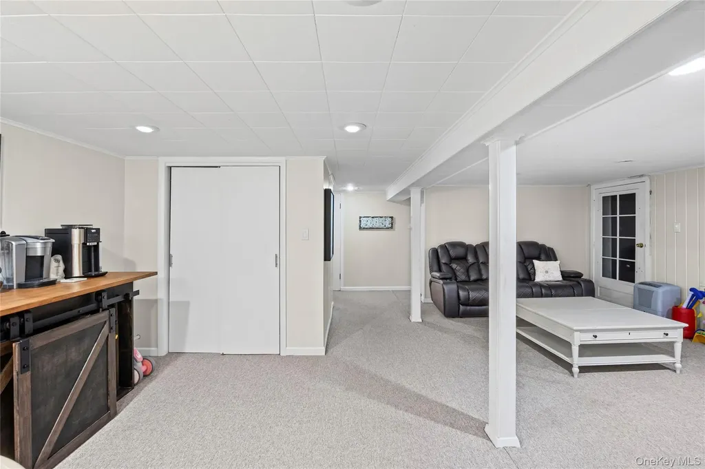 527 Spruce Lane East Meadow NY 11554