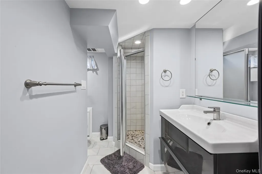 527 Spruce Lane East Meadow NY 11554