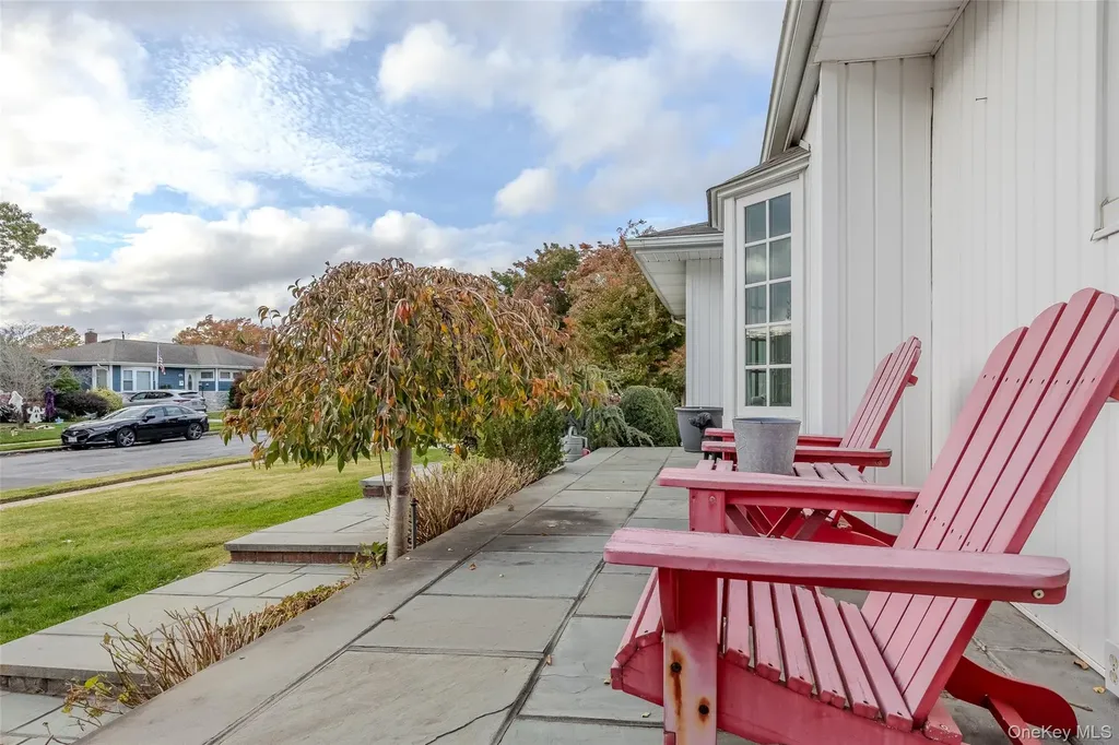 527 Spruce Lane East Meadow NY 11554