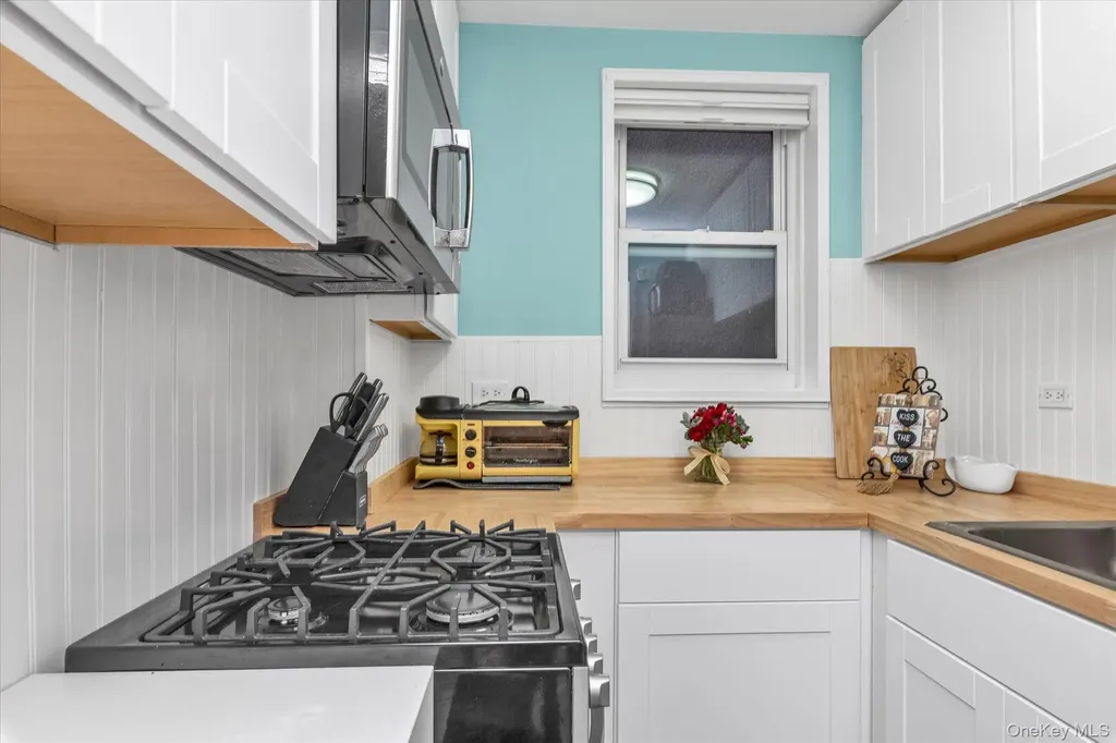 44-20 Douglaston Parkway Douglaston NY 11363