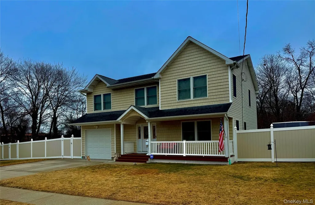 285 Daniel Street Lindenhurst NY 11757