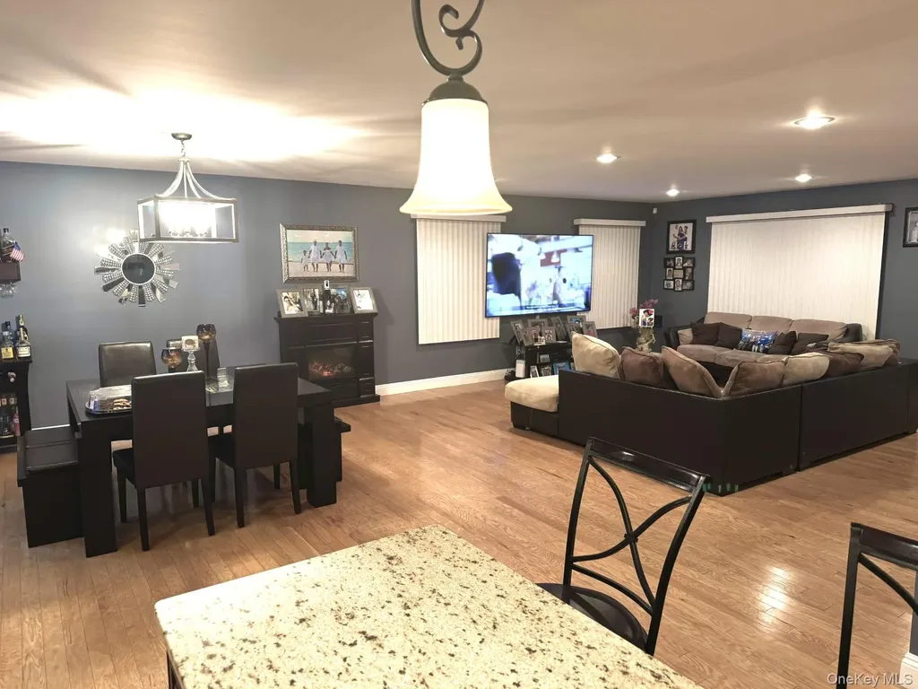 285 Daniel Street Lindenhurst NY 11757