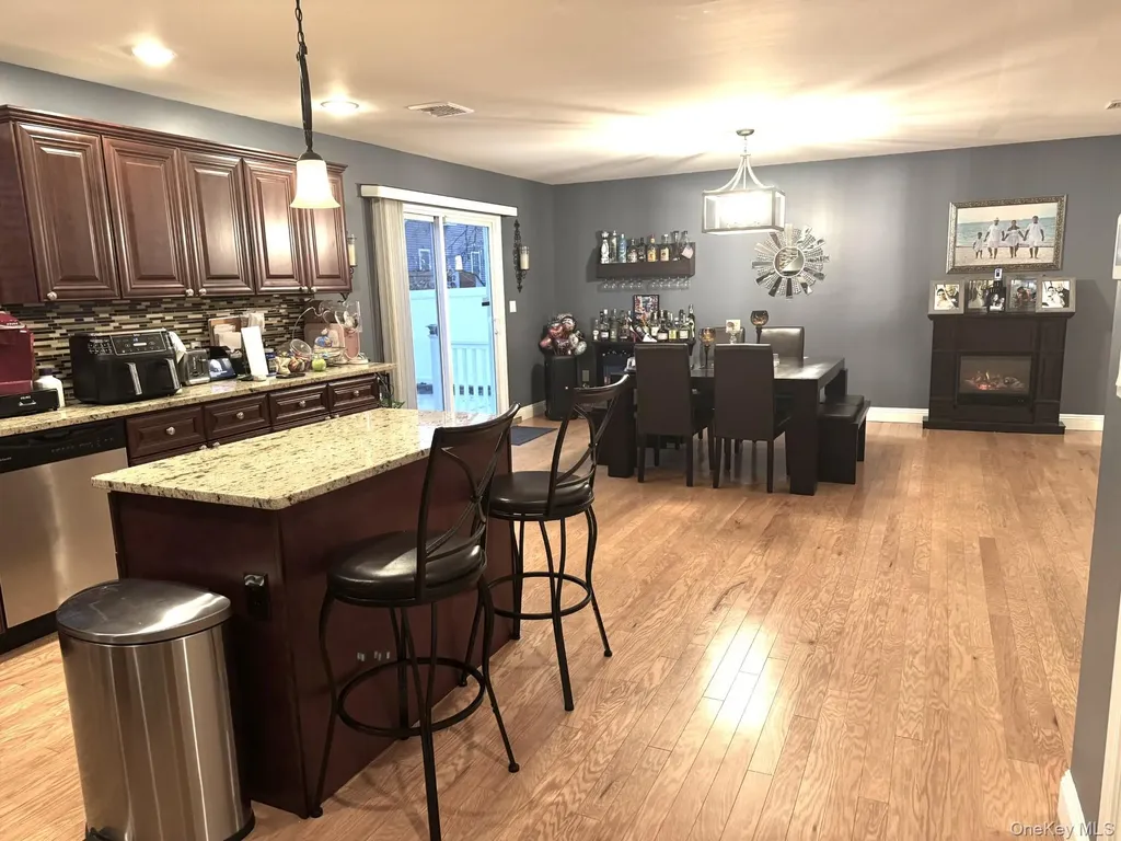 285 Daniel Street Lindenhurst NY 11757