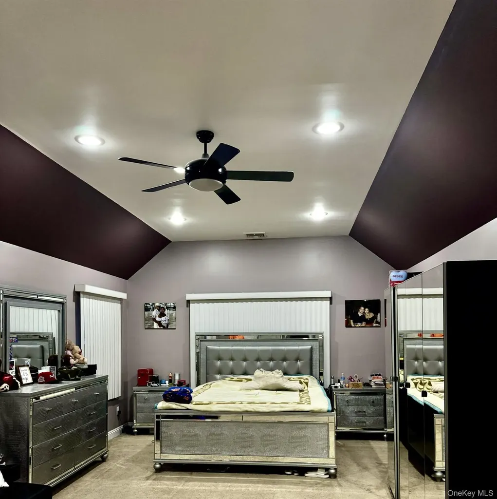 285 Daniel Street Lindenhurst NY 11757