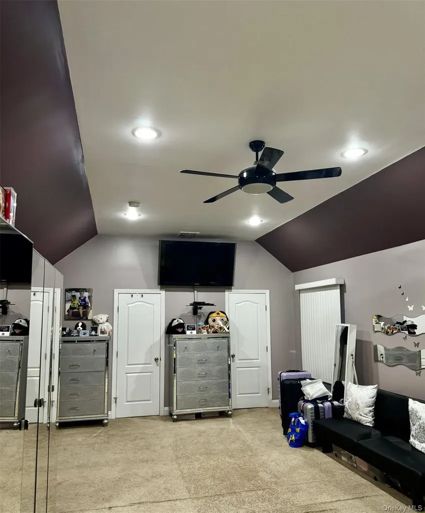 285 Daniel Street Lindenhurst NY 11757