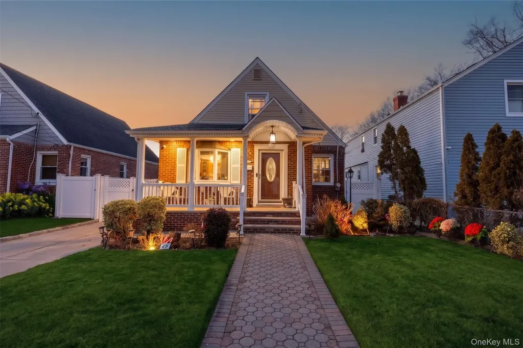 25 Everett Street Valley Stream NY 11580