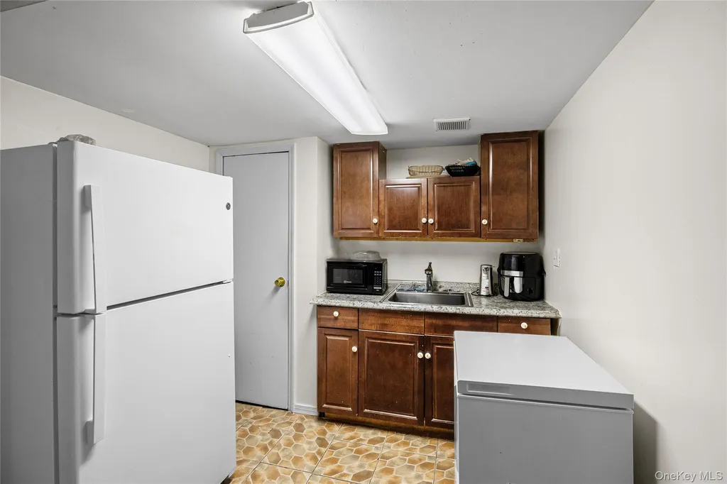 25 Everett Street Valley Stream NY 11580