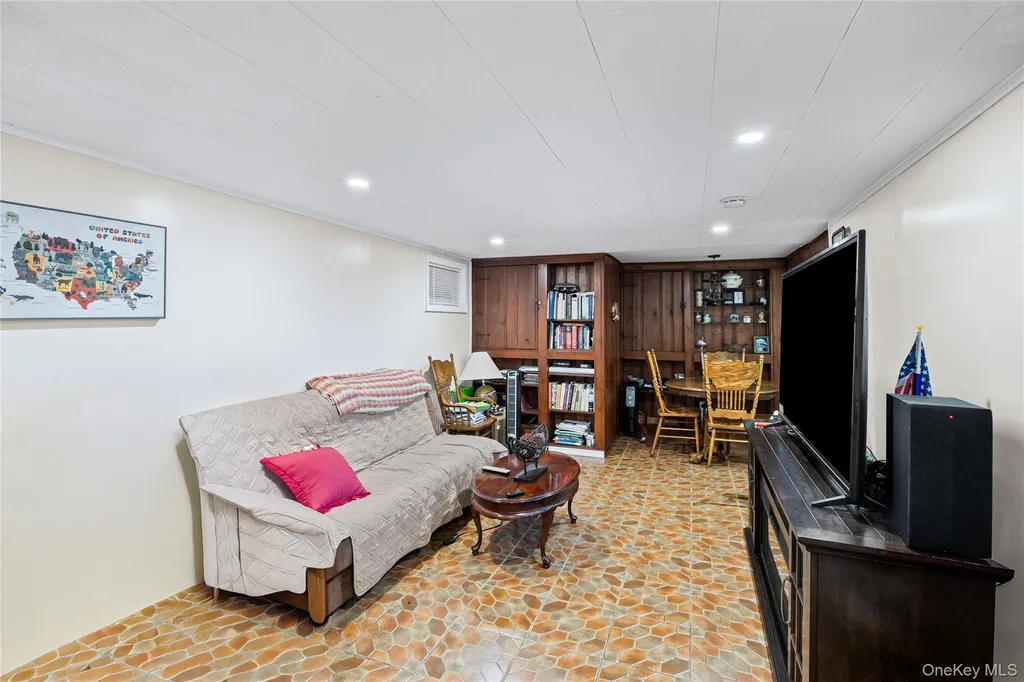 25 Everett Street Valley Stream NY 11580