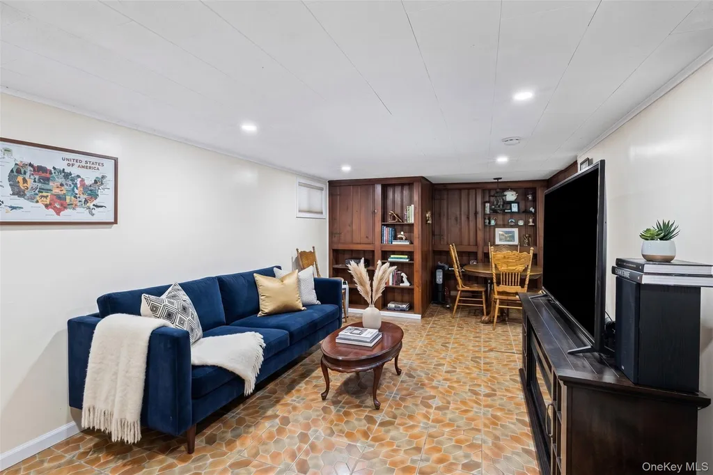 25 Everett Street Valley Stream NY 11580