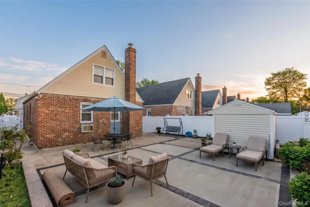 25 Everett Street Valley Stream NY 11580