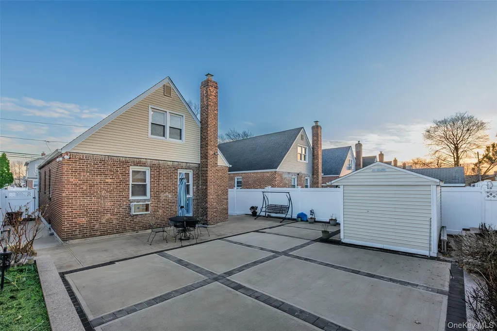 25 Everett Street Valley Stream NY 11580