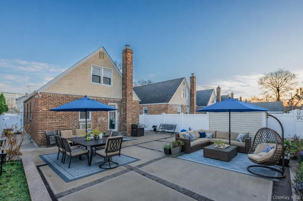 25 Everett Street Valley Stream NY 11580